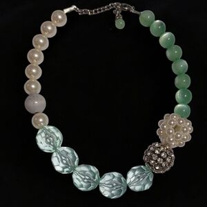 Elegant Green and Pearl  Vintage Chunky Pastel Beaded Necklace Excellent New Con